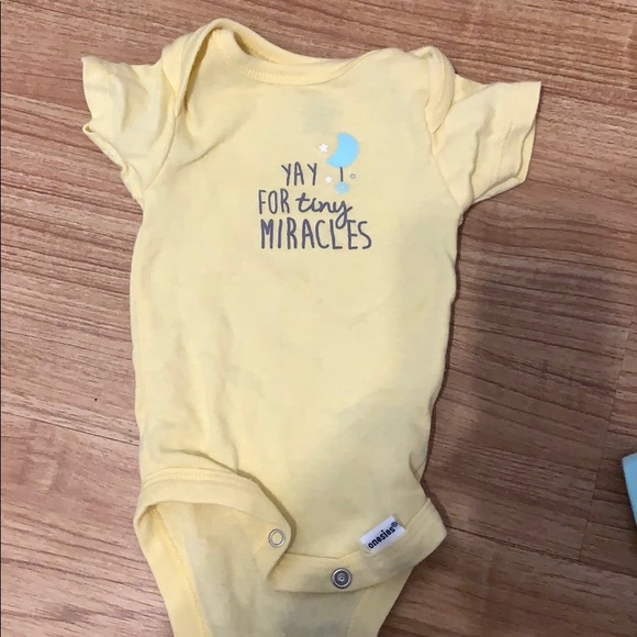 4 bodysuits - Picture 3 of 5